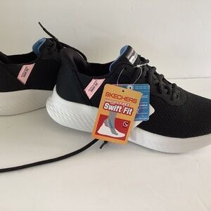 Ladies Sketchers hands free slip in running shoes size 7.5 runs big fits size 8